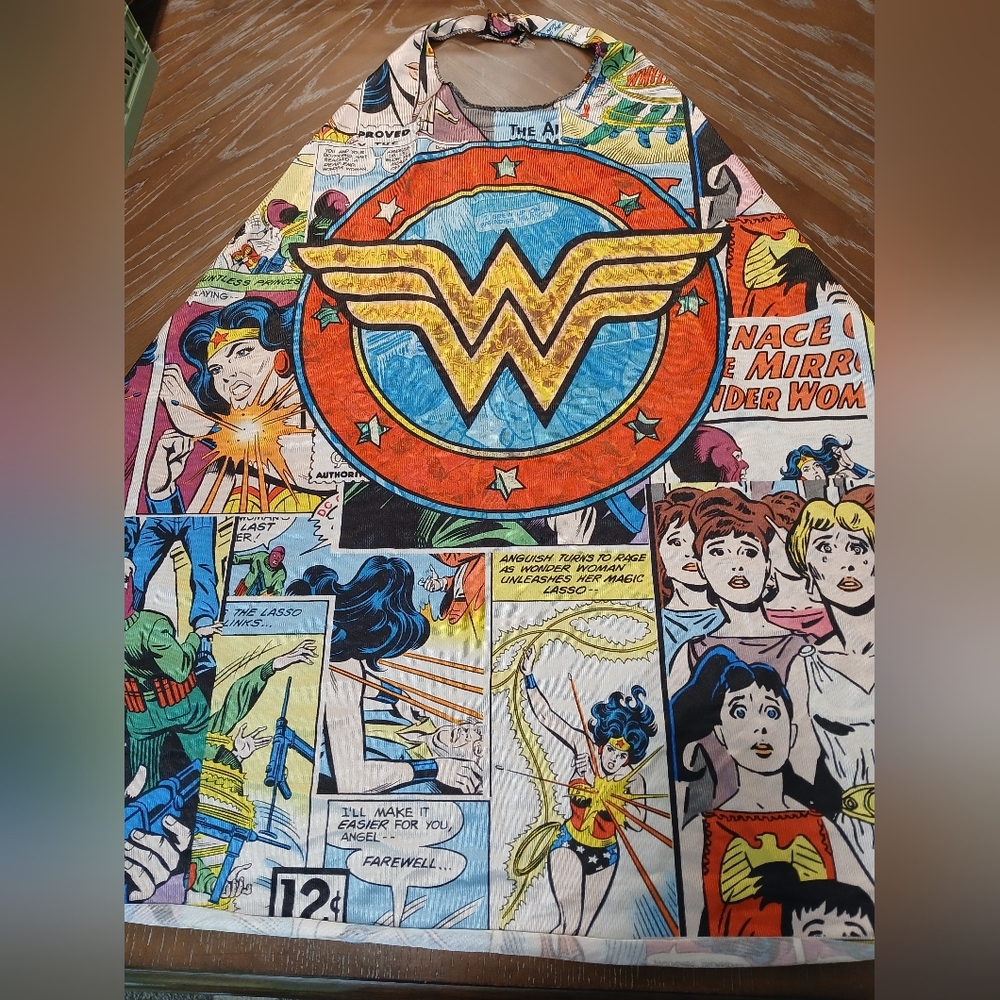 2 Six Flags Capes: Wonder Woman and Harley Quinn Comic Print